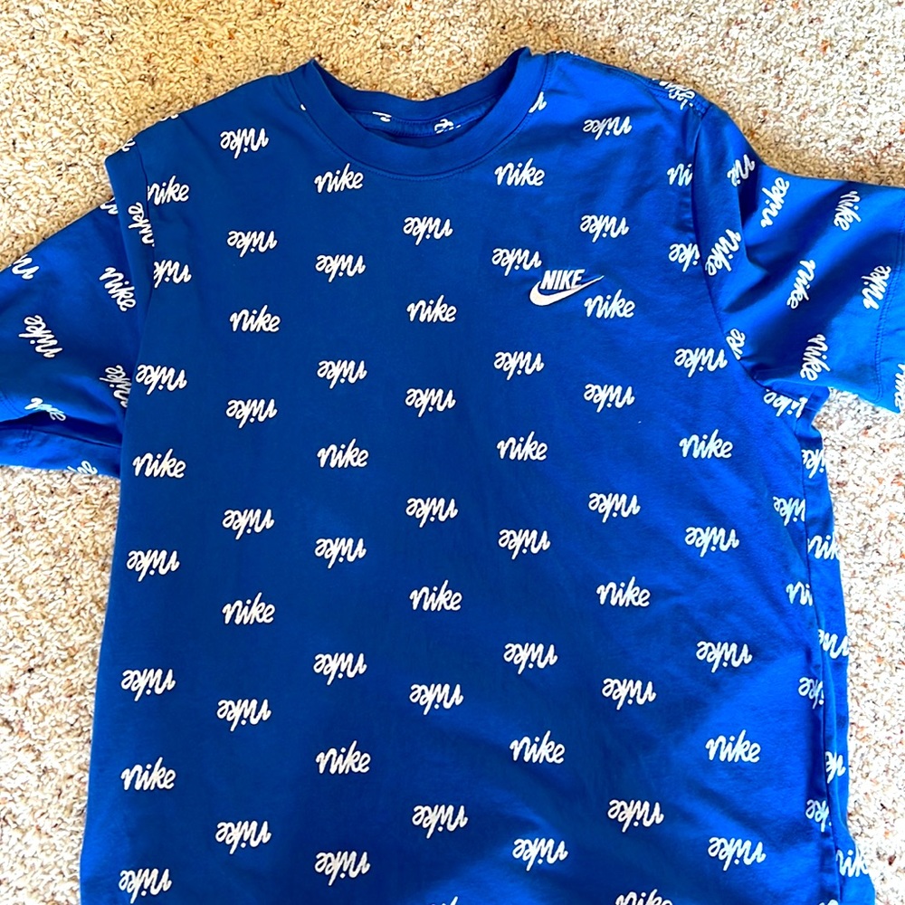 Never worn Nike t-shirt